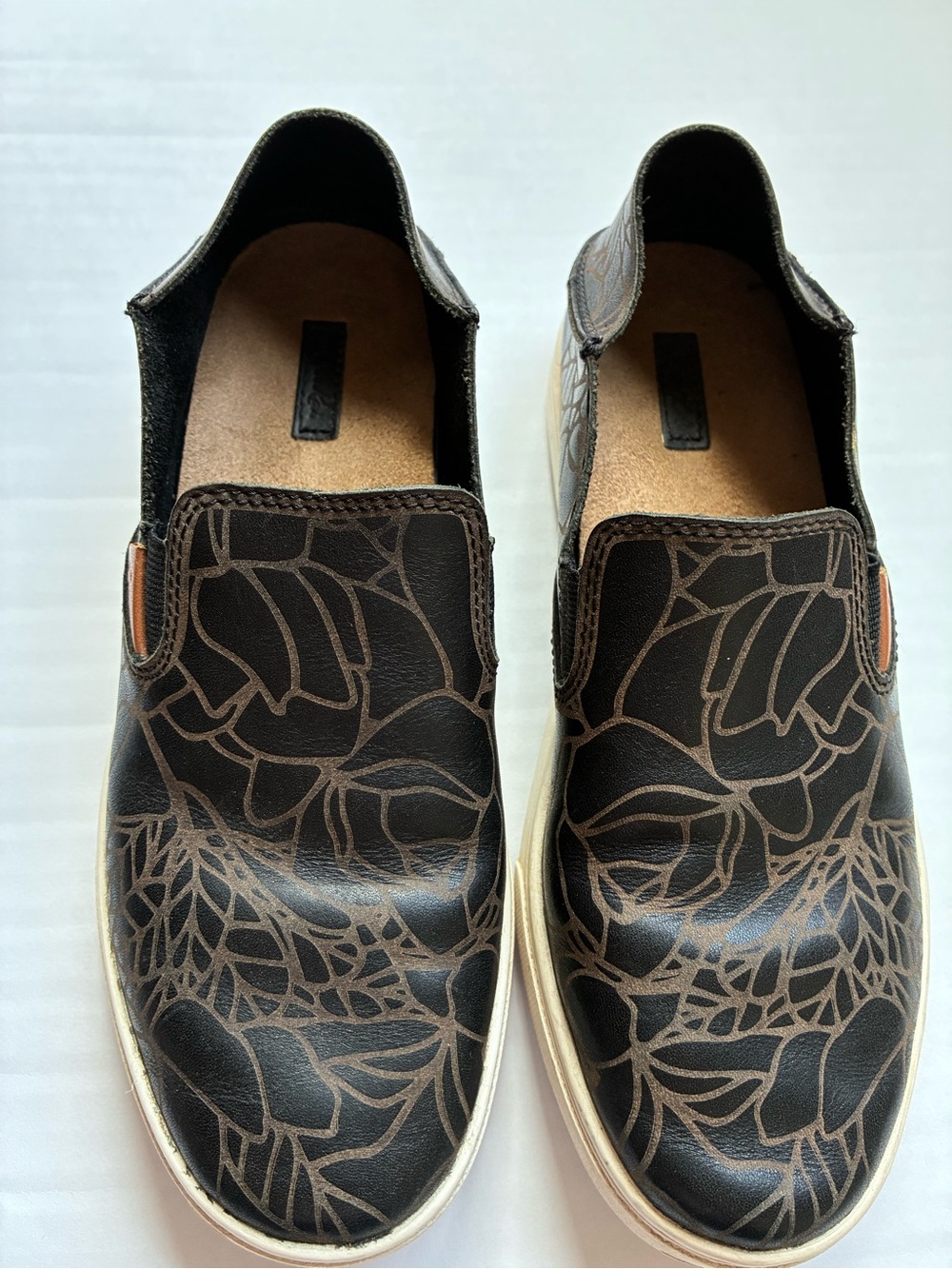 Women’s OLUKAI Shoes 6.5 - Picture 3 of 8
